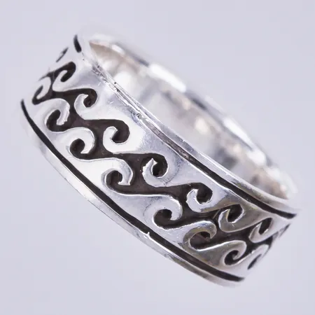 Ring, stl: 19¼, bredd: ca 9mm, 925/1000, silver Vikt: 7 g