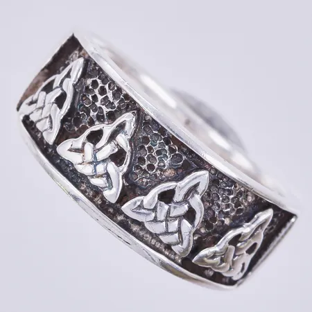 Ring, stl: 18¾, bredd: ca 5-9mm, 925/1000, silver Vikt: 6,6 g
