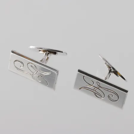 Manschettknappar paret med monogram, K&EC Göteborg 1967, ca 12x25 mm, silver. Vikt: 13,9 g