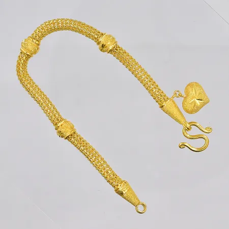 Armband med berlock, längd 17cm, bredd 4,8-7,3mm, 23K Vikt: 15,2 g