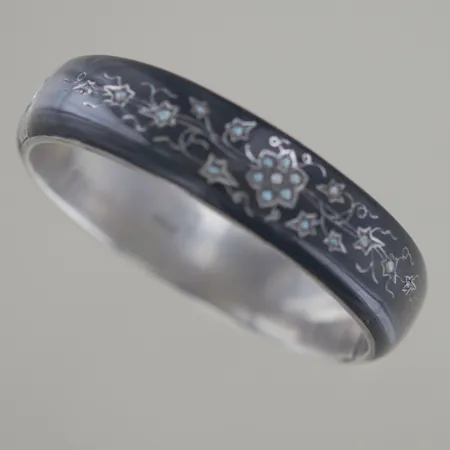 Silverarmband med pärlor o svart emalj, Ø 6 x 5,5 cm B 16 mm, 33gr Vikt: 33 g