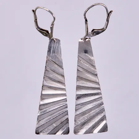 Ett par örhängen längd ca 55mm, bredd ca 15mm, silver Vikt: 2,6 g
