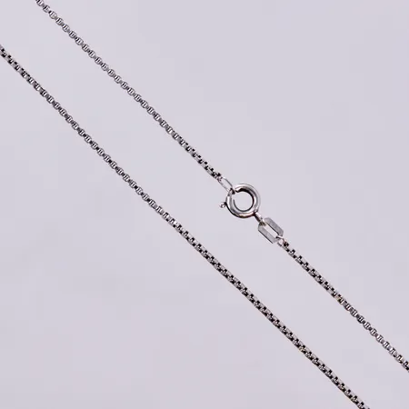 Kedja Venezia, längd ca 41cm, bredd ca 1mm, silver Vikt: 2,9 g