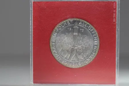 2 mynt 50 kronor: 1975  925/1000, 27,1gr/st,  Vikt: 54 g