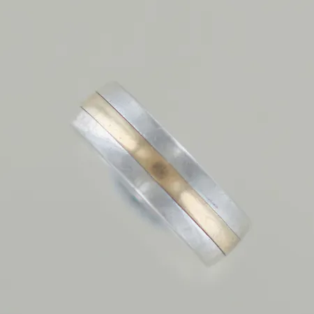 silverring med gulddetalj Ø 16,5 mm, graverad, 925/1000 6gr Vikt: 6 g