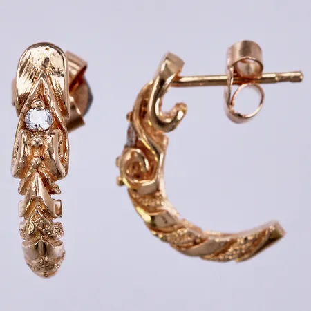 Ett par örhängen med diamanter ca 2x0,03ct, längd: ca 1,5cm, bredd: ca 4mm, 18K Vikt: 3,9 g