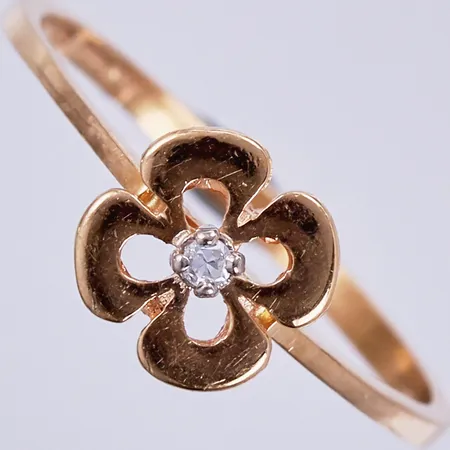Ring med diamant ca 1x0,005ct, stl: 16, bredd: ca 1-7mm, Alton, 18K Vikt: 1,4 g