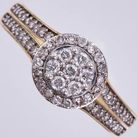 Ring med diamanter ca totalt 0,35ct, 16 ¾, GHA, bredd ca 1-7mm, 18K Vikt: 2,8 g