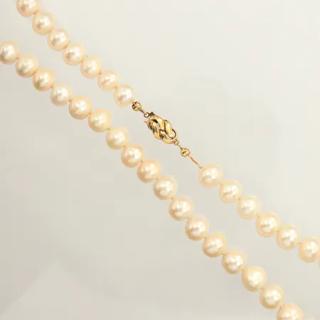 Pärlcollier, odlade sötvattenspärlor, ca Ø9,6-10,8mm, bör träs om, lås i 18K. Bruttovikt 63,7g 