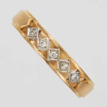 Ring, briljantslipade diamanter 5 x ca 0,02ct, stl 20, bredd 4,5mm, 18K Vikt: 5,5 g
