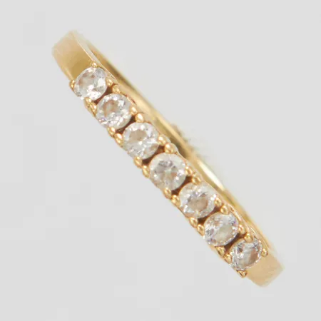 Ring, vita stenar, stl 17¼, bredd 2-2,5mm, 18K Vikt: 2,4 g