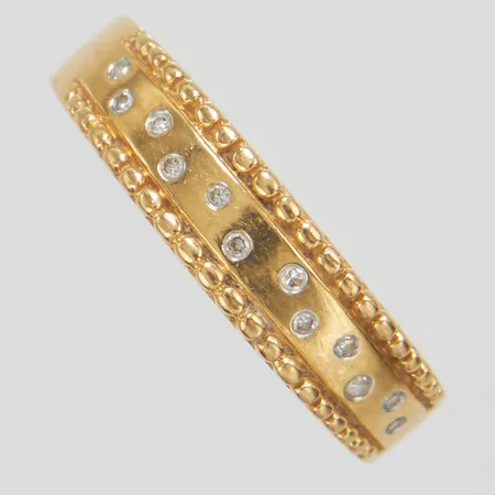 Ring, åttakantslipade diamanter 12 x ca 0,005ct, stl 17½, bredd 3-5mm, GHA, skev skena, 18K Vikt: 2,9 g