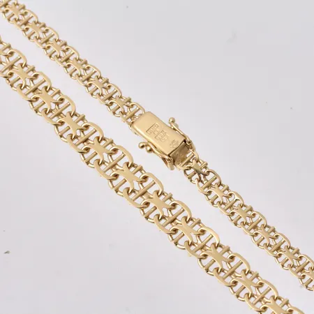 Collier i 18K guld, 42cm, X-länk med stav, docerat, bredd 4,7-7,3mm, tillverkad av Bengt Hallberg, år 1964, vikt 17,44g.