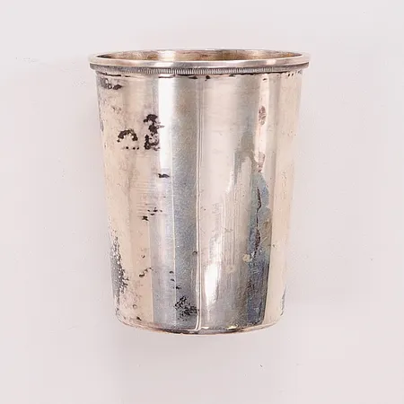 Bägare, förgylld insida, höjd 6,5cm, 830/1000 Silver 47,7g.