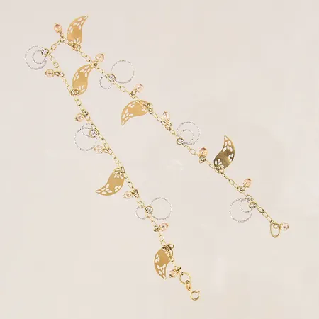 Vristlänk med integrerade hängen samt vita stenar, längd 26,5cm, bredd 2-17mm, hängen delvis i vitguld, 18K  Vikt: 7,5 g