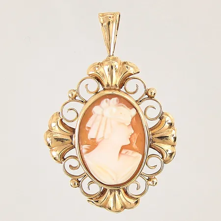 Hänge med camé samt genombruten dekor, 39x25mm, 18K Vikt: 3,8 g
