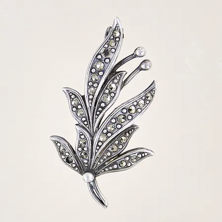 Brosch med markasiter, 42x22mm, en markasit saknas, silver 830/1000 Vikt: 5,6 g