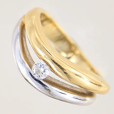 Ring med diamant ca 0,16ct, tvåfärgad, stl 16¾, bredd 4-8mm, 18K Vikt: 6,7 g
