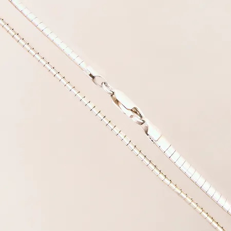 Collier, längd 44,5cm, bredd 6mm, silver 925/1000 Vikt: 27,8 g