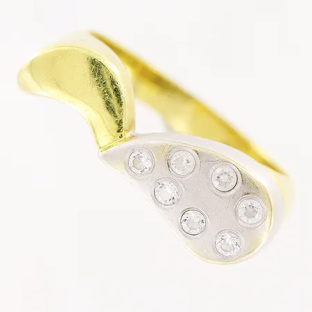 Ring, vita stenar, stl 18¼, vit/gulguld, bredd 3-7mm, mindre repor på matterat vitguld, 18K Vikt: 6,3 g
