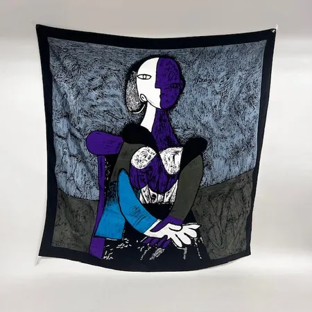 Scarf, 87x88cm, kubistiskt motiv, signerad Picasso i trycket, Paris, France, etikettmärkt, 100%siden Vikt: 0 g
