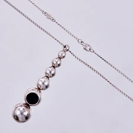 Collier, George Jensen, "Cave pendant" design Jaqueline Raburn, # 441, längd: ca 50cm, justerbart, bredd: ca 1mm, längd hänge ca: 6cm, 925/1000, silver Vikt: 17,7 g