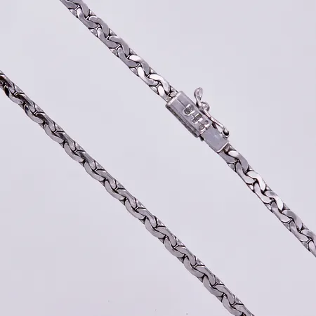 Kedja längd ca 42cm, bredd ca 3mm, svensk importstämpel, silver Vikt: 12,7 g