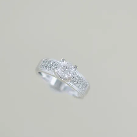 Ring med stenar zirkonia  Ø 18 mm B 6,12 mm 18 k GHA 5,8 gr Vikt: 5,8 g