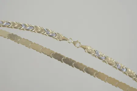 collier vit och rödguld  L 44 cm B 5,82 mm 14k  Vikt: 14,5 g