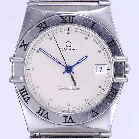 Herrur Omega Constellation "Manhattan", Ø32mm, quartz, datum, refnr: 1448 431, serienr: 53409135, integrerad stållänk med viklås original ca 15cm, repor på boett samt länk, länk något sliten, går ej troligen batteribyte, inga tillbehör,  Vikt: 0 g