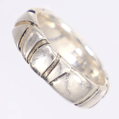 Ring, stl 16¾, bredd 5mm, smärre slitage, silver 925/1000 Vikt: 5,6 g