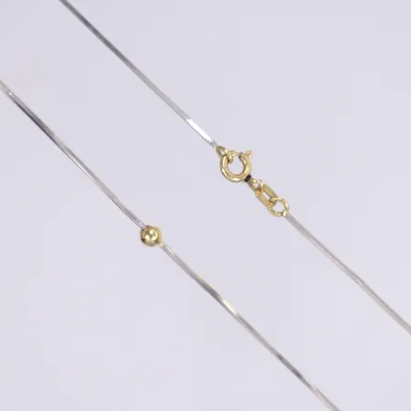 Halscollier, 40cm, bredd 1-3mm, något ojämn, rödguld/vitguld 18K Vikt: 4,4 g