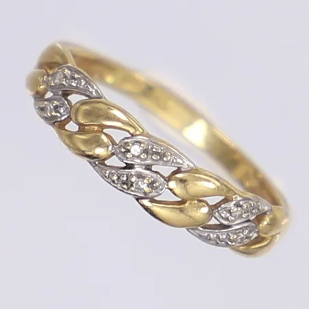 Ring med diamanter totalt ca 0,03ctv, stl 18¾, bredd 2-5mm, 18K Vikt: 2,2 g