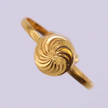 Ring, stl 17, ca bredd 1x8mm. 21K  Vikt: 1,2 g