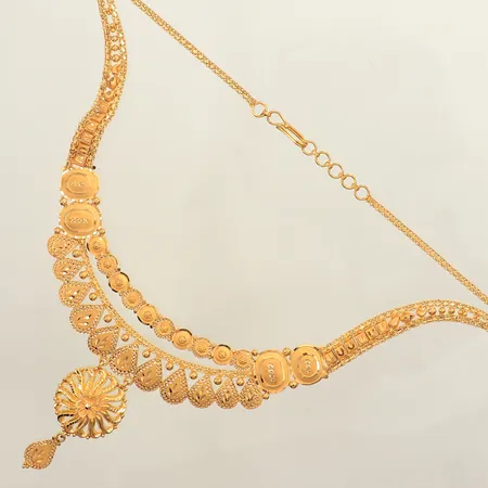 Collier, längd 46,5cm, bredd 2-59mm, 22K Vikt: 22 g