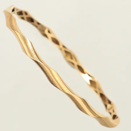 Armring, innermått 17cm, bredd 4,7mm, 18K Vikt: 4,3 g