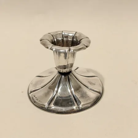 Ljusstake, höjd 5,6cm, underdel i metall, finska stämplar, silver 813/1000, bruttovikt 75,2g Vikt: 75,2 g