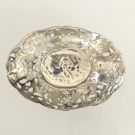 Fat, genombruten dekor, bredd 9,5cm, höjd 6,7cm, Skandia-Hultman-Kommanditbolag, år 1963, silver Vikt: 38,9 g