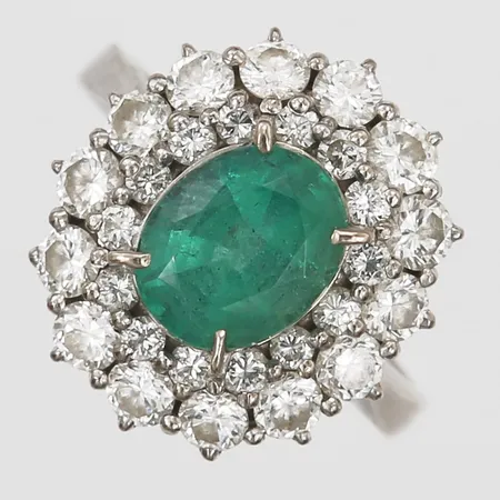 Ring, Stigbert för Heribert Engelbert, med smaragd 1,51ct, samt briljantslipade diamanter totalt 1,26ct, kvalitet ca TW(F-G)/VS, vikter enligt gravyr, stl: 15½, 18K vitguld Vikt: 5,3 g