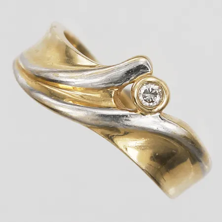 Ring med briljantslipad diamant ca 0,10ct, stl: 18¼, 14K guld Vikt: 4,9 g