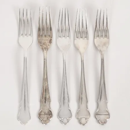 Fem bordsgafflar, modell Disa, olika tillverkare,1900-talets andra hälft, längd 18cm, bruksslitage, silver.  Vikt: 197,2 g