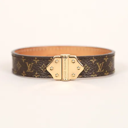 Armband, "Nano Monogram Bracelet", Louis Vuitton, monogramcanvas, referensnummer: M6689, Spanien, April 2013, längd: 19 cm, bredd: 14 - 17 mm, nypris: 3 000 :- , inga tillbehör. Vikt: 0 g