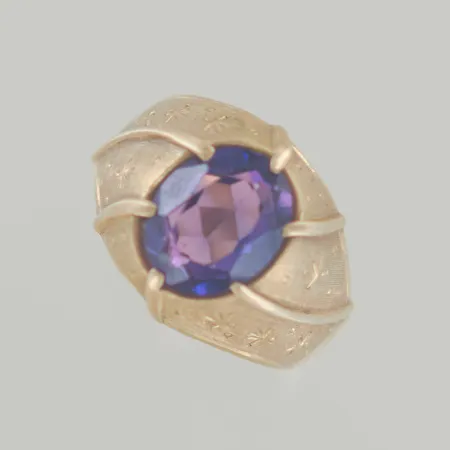 Ring med lila sten  Ø 19,5 mm B 2-15mm ,18k Vikt: 6 g