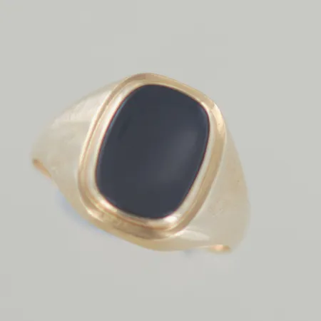 Ring med sten onyx  Ø19½ mm, höjd 3-15 mm,18k Vikt: 4,8 g