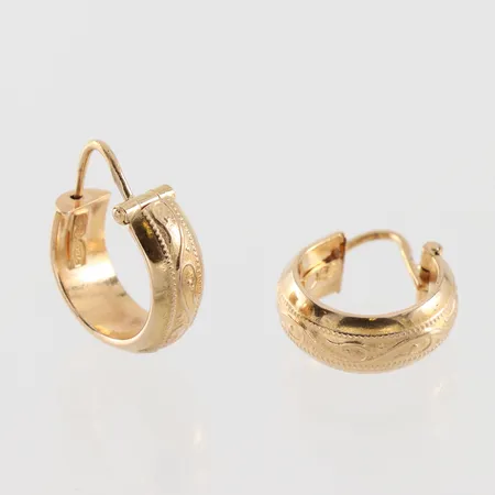 Örhängen paret, mönstrade, diameter 13.6 mm, 18k. Vikt: 2,2 g