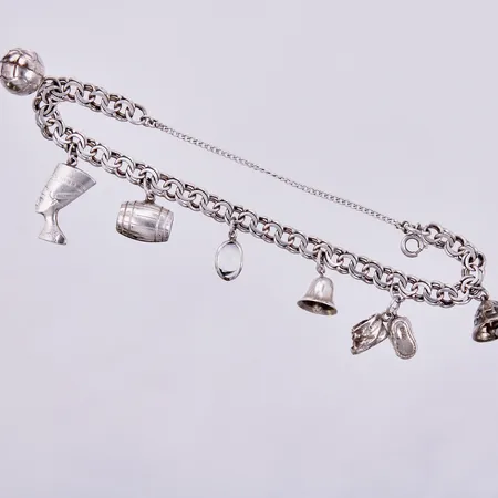 Armband Bismarck med 7 berlocker, 17,5cm, bredd ca 6mm, silver Vikt: 18,9 g