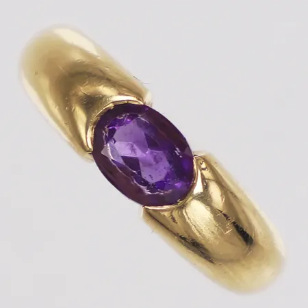 Ring, troligen ametist, stl 16½, bredd 3-5,6mm, 18K  Vikt: 4,5 g