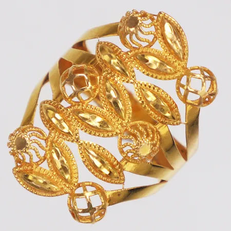 Ring, stl 18½, bredd 4-27mm, 21K  Vikt: 3,8 g