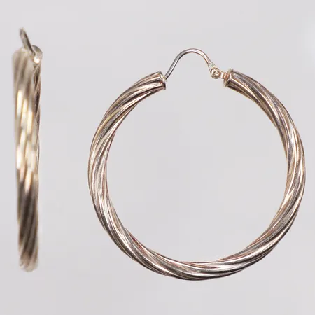 Ett par örhängen, ca 44x46mm, bredd 4mm, 925/1000 silver Vikt: 10,3 g