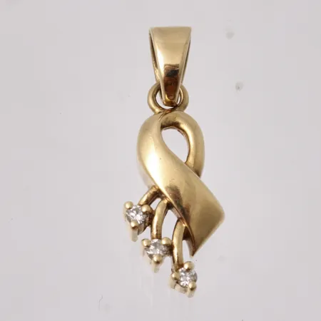 Hänge i 18K guld, mått 8,5x24mm, 3st diamanter, mått Ø1,7mm, vikt 2,06g.